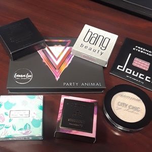 NIB EYESHADOW COLLECTION